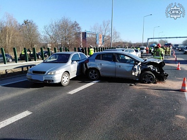 Wypadek na S-52 kolizja samochodow cieszyn